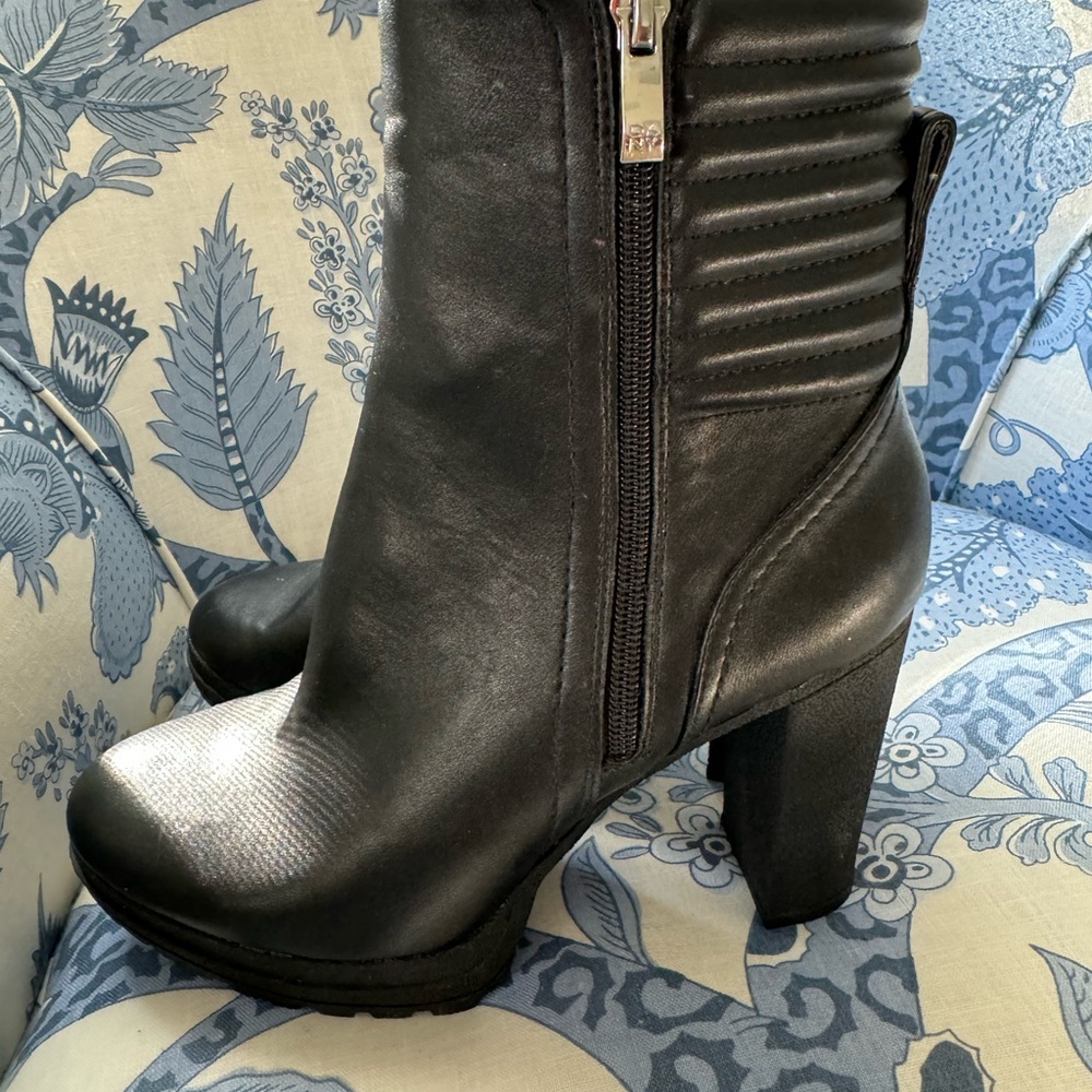 NWT DKNY Thames black boots